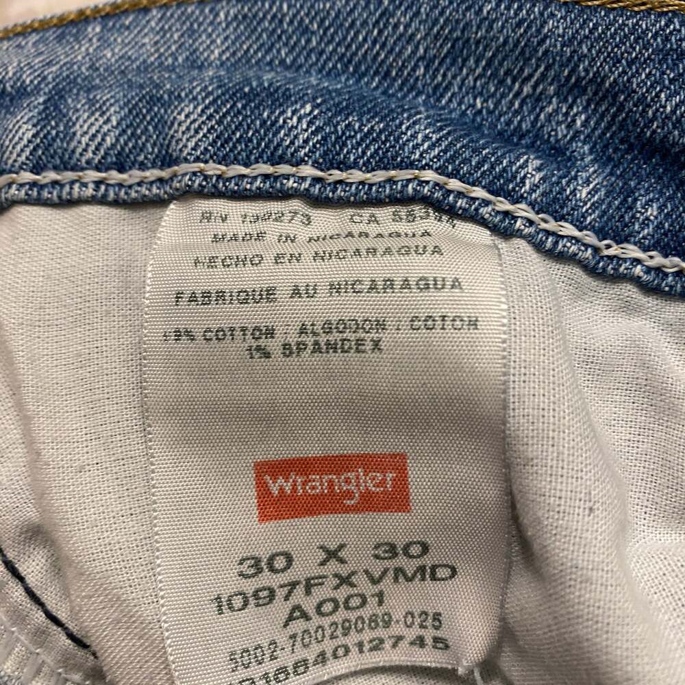 Wrangler 29x30 premium five pocket light wash relaxed distressed jeans men's